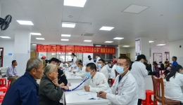 岳桂华率队到崇左市两地中医医院开展对口支援及医联体建设活动