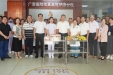 致敬医师节 慰问暖人心——广西国际壮医医院副院长张荣臻赴明秀分院开展医师节慰问活动