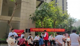 国壮外科第一党支部为居民提供义诊服务