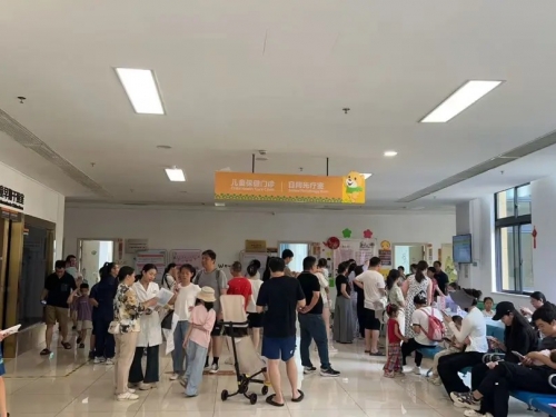 假期坚守岗位 | 国壮内科第十三党支部开展义诊活动 守护儿童成长健康