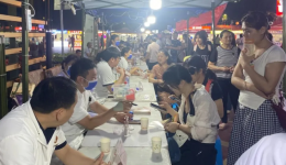 国壮专家团队再次赴大唐天城广场提供健康“夜诊”服务