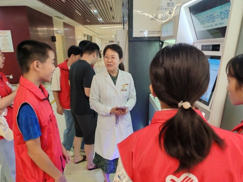 “壮二代”来了！这个暑假，他们是医院里的“小小健康使者”