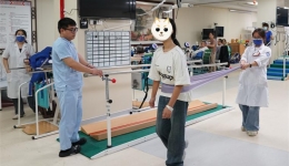 又过4年，那个当年与医生“讨价还价”的姑娘如今怎样了？