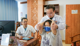 以“匠心工厂”育“良医种子”：国壮体系化扣好医学生职业第一扣