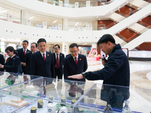 送法进医院｜国壮两个党支部与自治区人民检察院两个党支部开展党建翼联暨“宪法宣传”主题党日活动