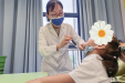 您问医答丨“孩子咳嗽老也不好，问了AI说是支气管炎，要换猛一点的消炎药吗？”