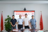 学校党委常委、副校长唐振宇到附属国际壮医医院开展“七一”节前走访慰问活动